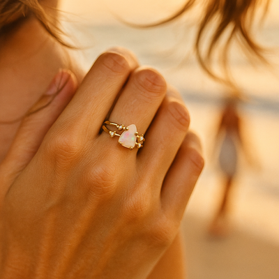 Alba di Mare | Anello dorato con pietra di luna e argento 925